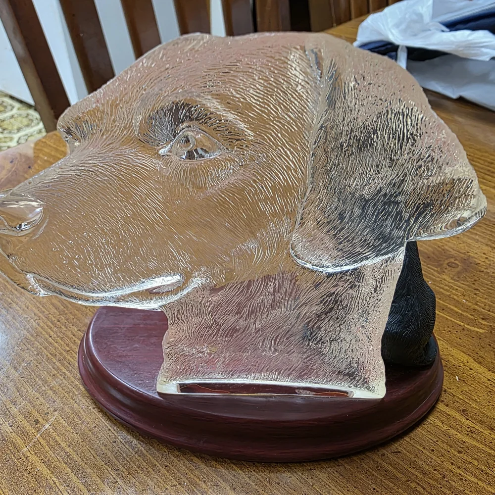 The product is a figurine of a faithful black Labrador Retriever - Picture 3 of 5